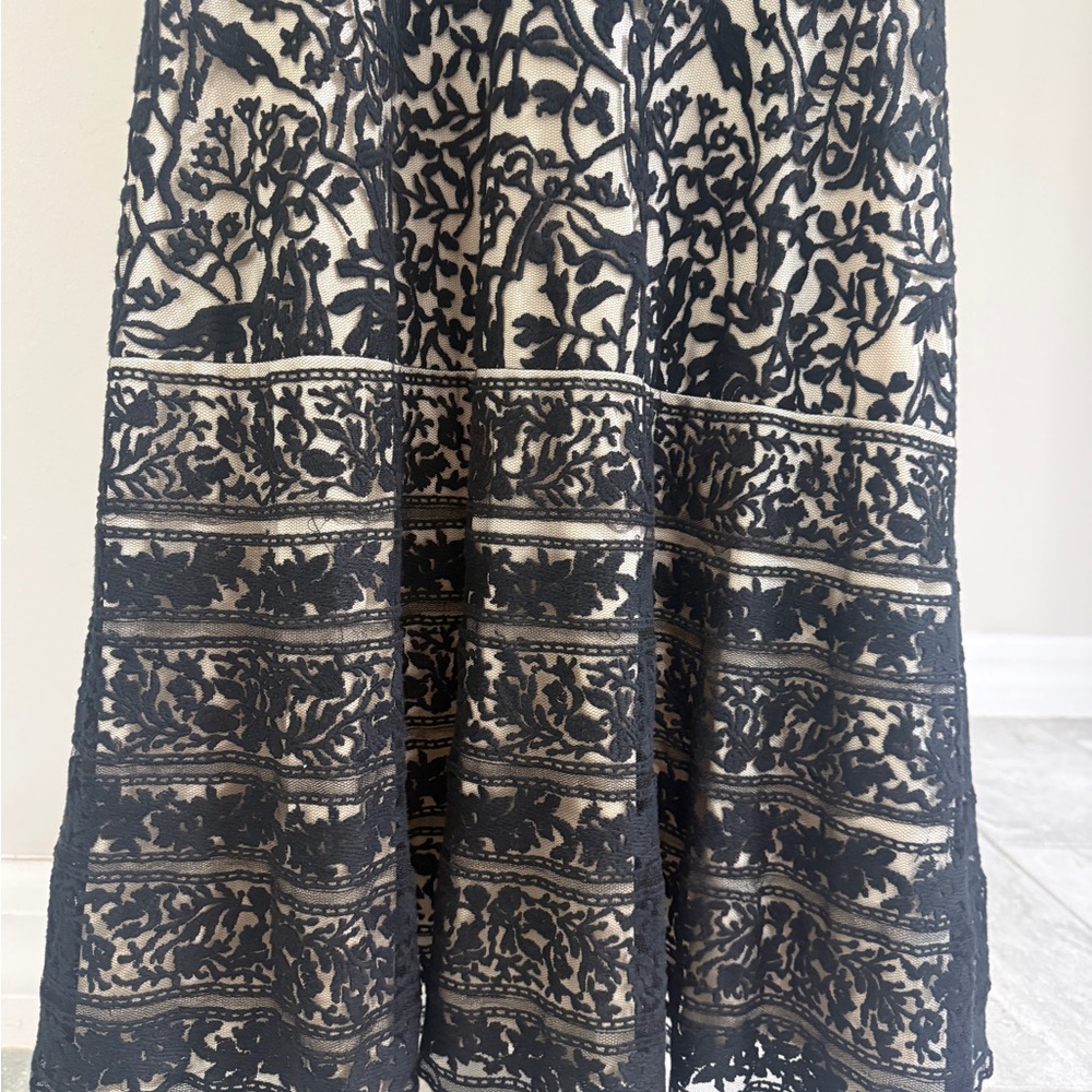 Jovani Black and Cream Lace Maxi Dress - Evening Gown - Size 10 - Picture 13 of 16